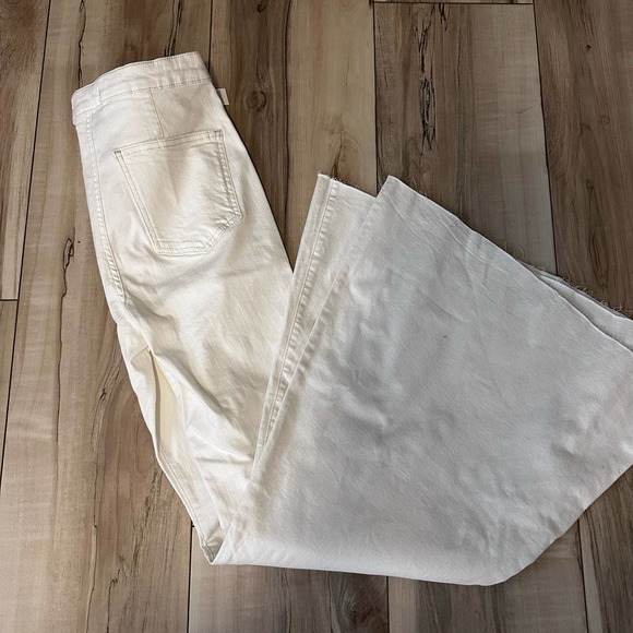 Free People Just Float On White Bellbottoms  NWT Size 30 - Picture 3 of 7